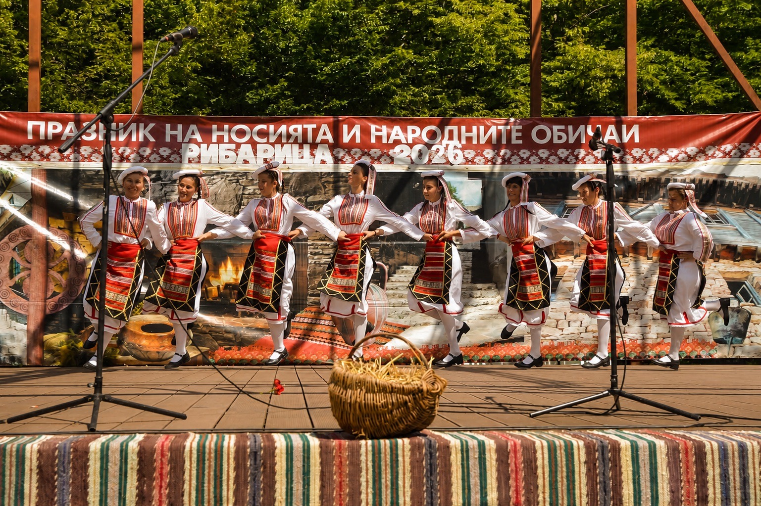 Самодейците от НЧ „Христо Смирненски 1925“ – Черни Вит на фестивала в Рибарица